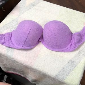Victoria Secret’s strapless lace bra